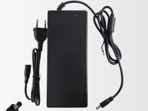 Cargador premium 54,6V 2A (conector DC5521) [Suniik]